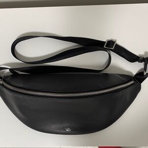 VERA BRADLEY NWOT Outlet Faux Leather Medium Crescent Sling Crossbody Bag